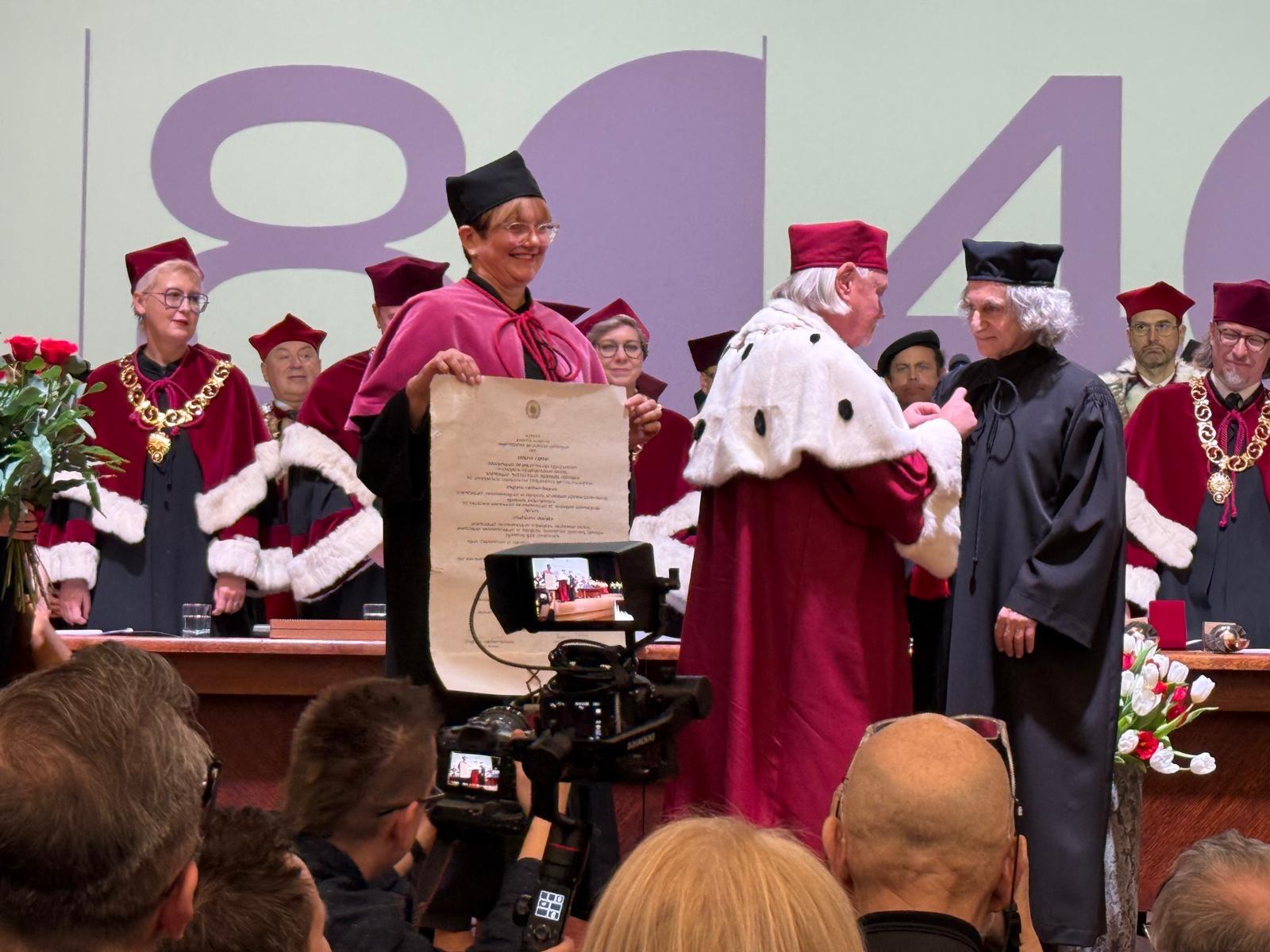 Professor Galor being presented with his degree 