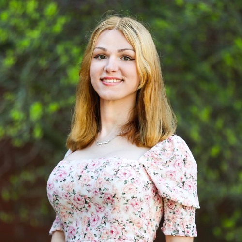 caroline kells headshot