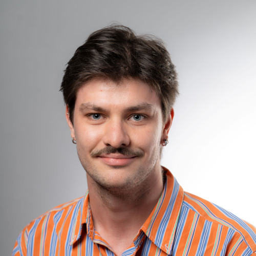 Simone Genetin headshot 